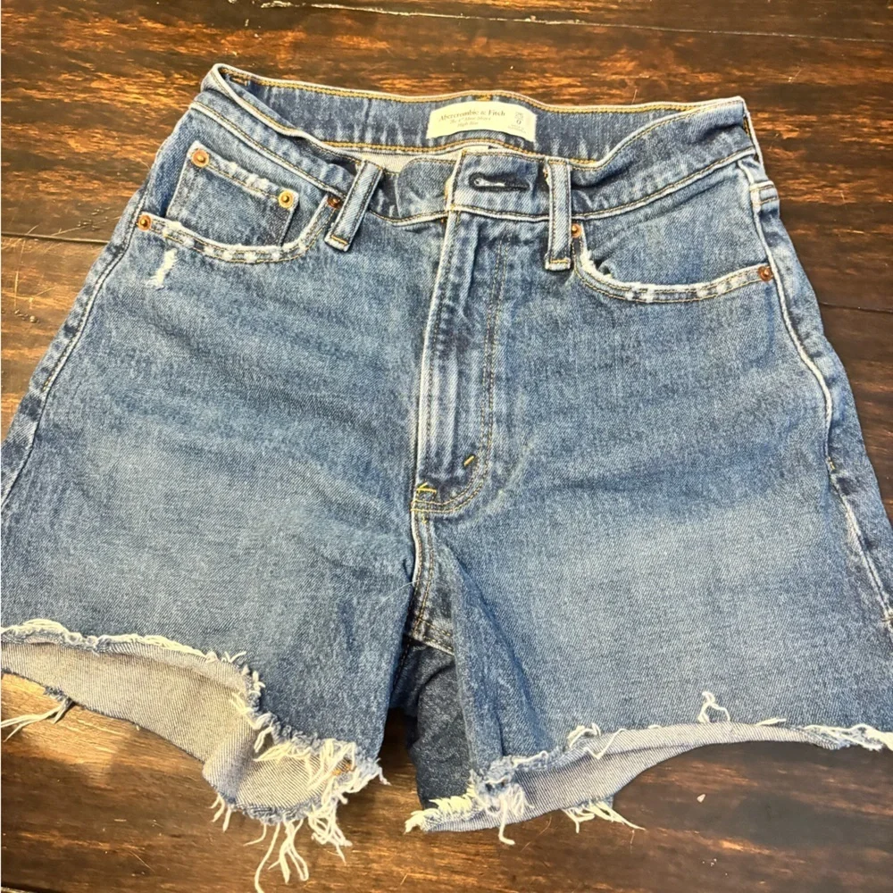 Abercrombie & Fitch Distressed Blue Jean Shorts 25/0